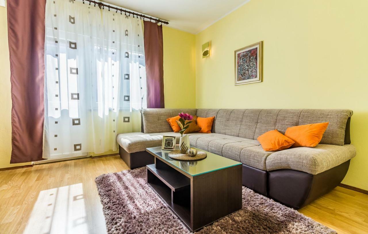 Pula Apartment Buitenkant foto