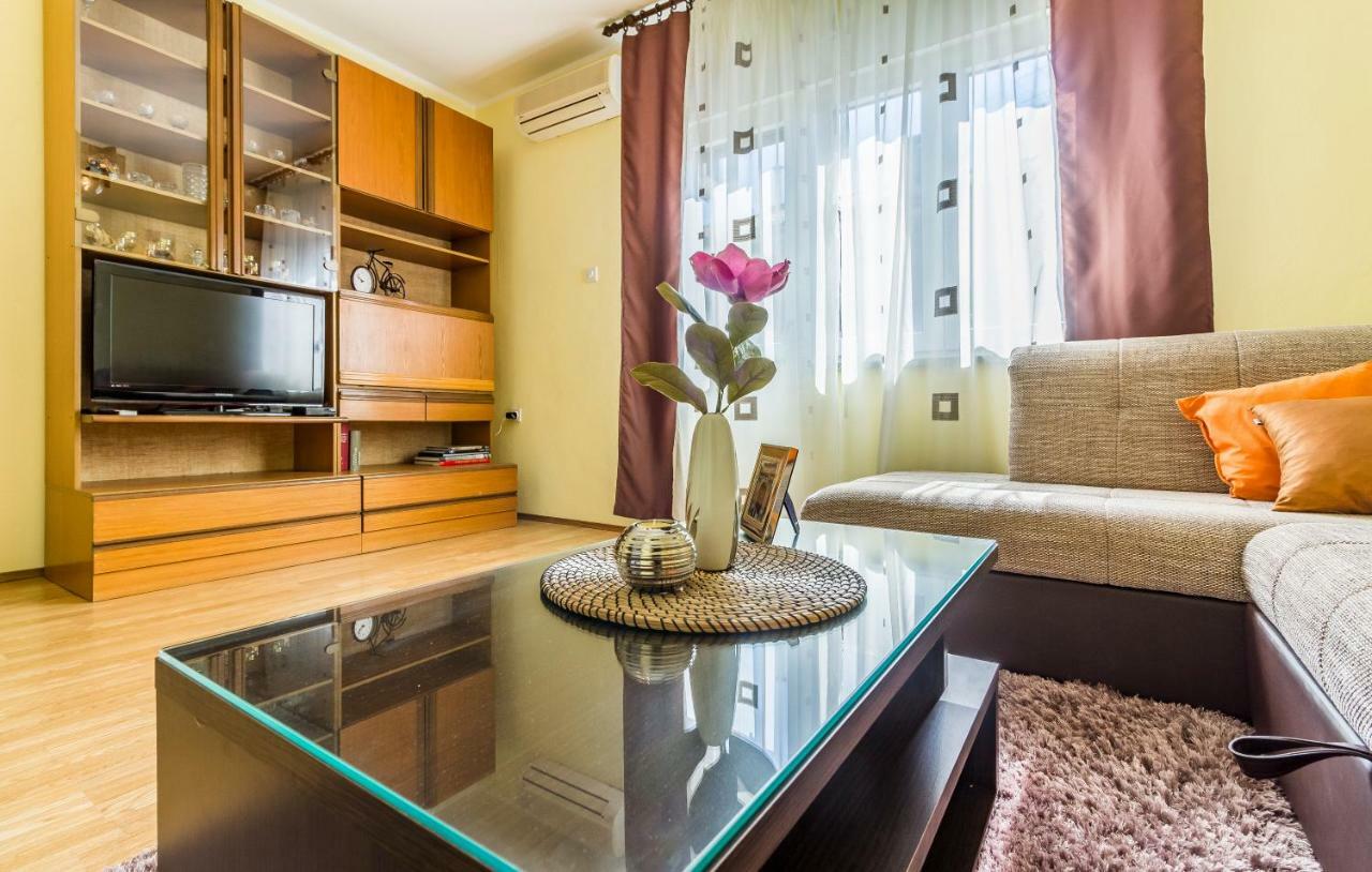 Pula Apartment Buitenkant foto