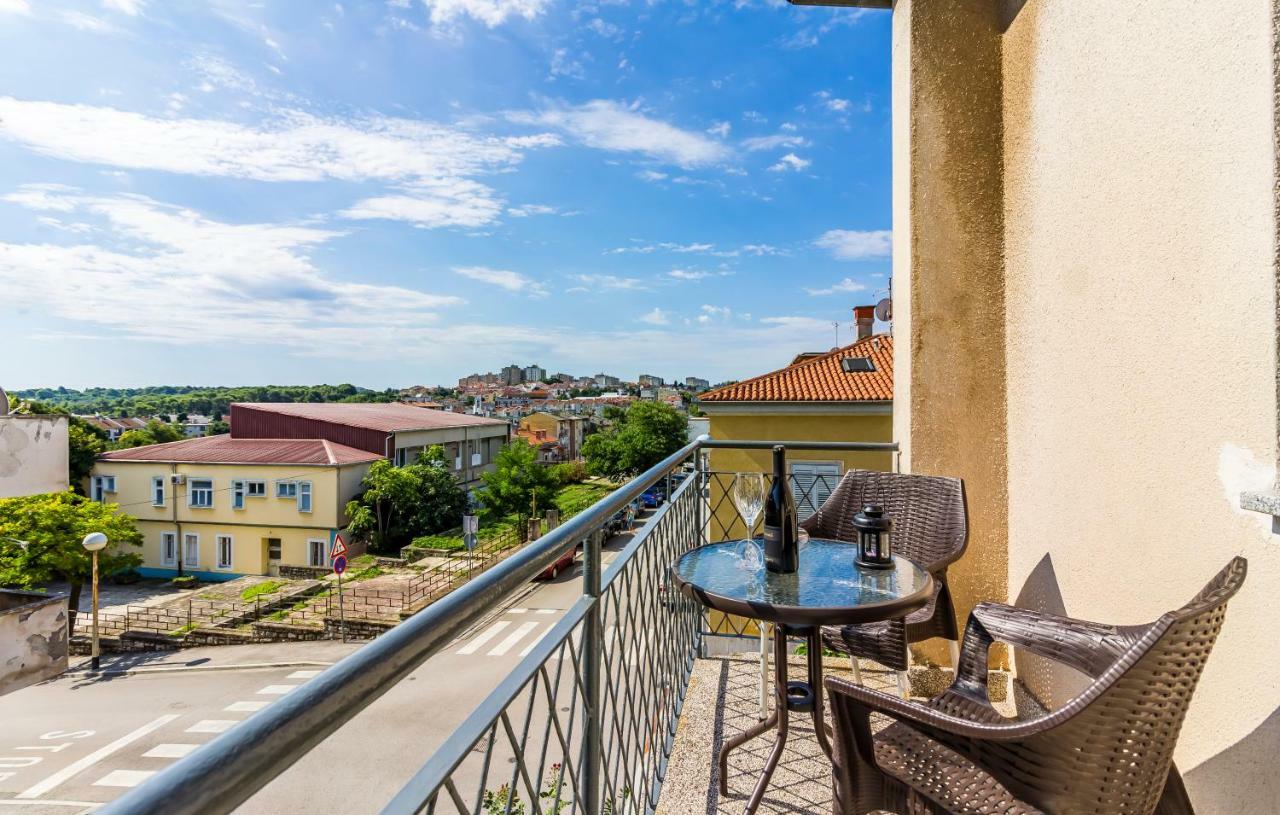 Pula Apartment Buitenkant foto