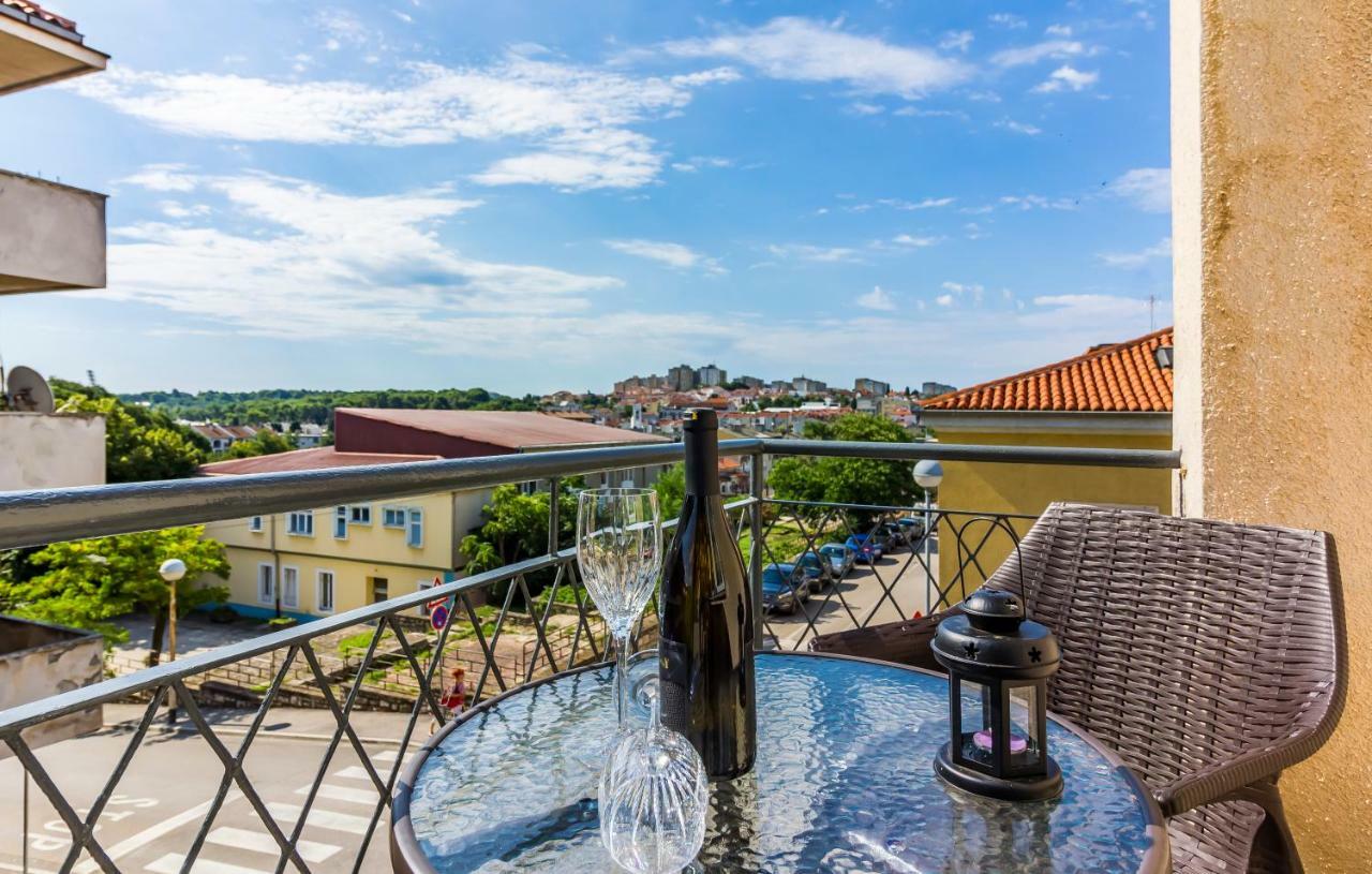 Pula Apartment Buitenkant foto